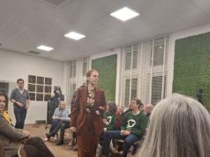 Verkiezingsdebat met vliegreis-thema in Soesterberg Anne Sterenberg (VVD) in debat