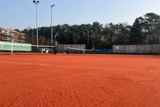 Start tennisseizoen met nieuwe banen in Soesterberg Start tennisseizoen met nieuwe banen in Soesterberg