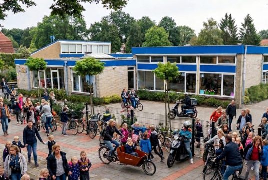 Chaos rond schooltijden neemt toe in Soesterberg Chaos rond schooltijden neemt toe in Soesterberg
