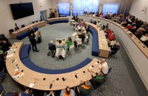 Weinig confrontatie tijdens slotdebat gemeenteraadsverkiezingen Weinig confrontatie tijdens slotdebat gemeenteraadsverkiezingen