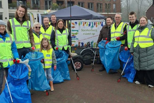 Vrijwilligers ruimen 160 kilo zwerfafval op in Soesterberg Vrijwilligers ruimen 160 kilo zwerfafval op in Soesterberg