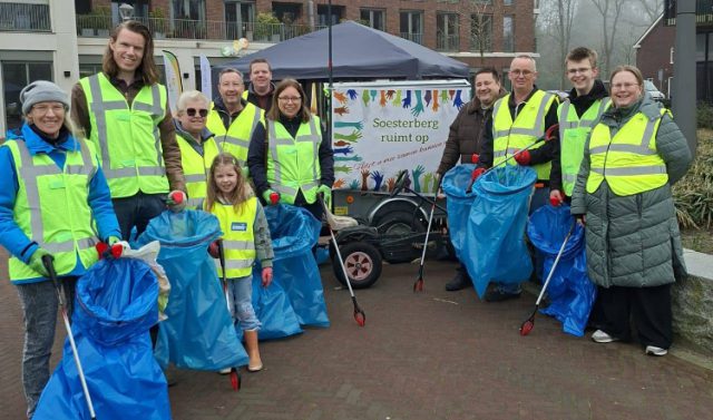 Vrijwilligers ruimen 160 kilo zwerfafval op in Soesterberg Vrijwilligers ruimen 160 kilo zwerfafval op in Soesterberg