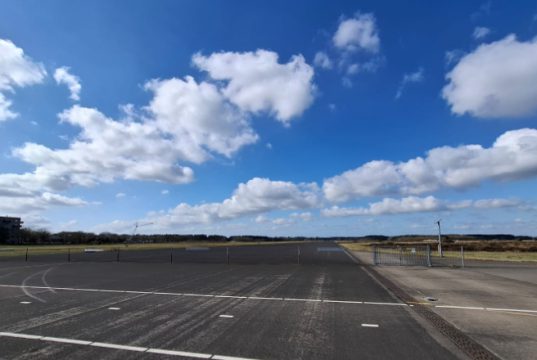 Eurocommissaris bezoekt PFAS-locatie Soesterberg Eurocommissaris bezoekt PFAS-locatie Soesterberg