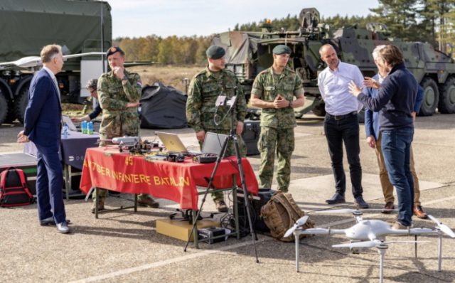 Foto: Defensie/Rob ter Bekke - Defensie en regio versterken samenwerking in Soesterberg
