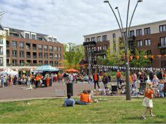Gezellige drukte tijdens Koningsdag in Soesterberg Gezellige drukte tijdens Koningsdag in Soesterberg