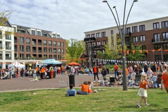 Gezellige drukte tijdens Koningsdag in Soesterberg Gezellige drukte tijdens Koningsdag in Soesterberg