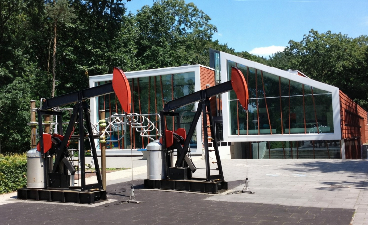 Olieveld ontdekt bij basisschool De Startbaan in Soesterberg