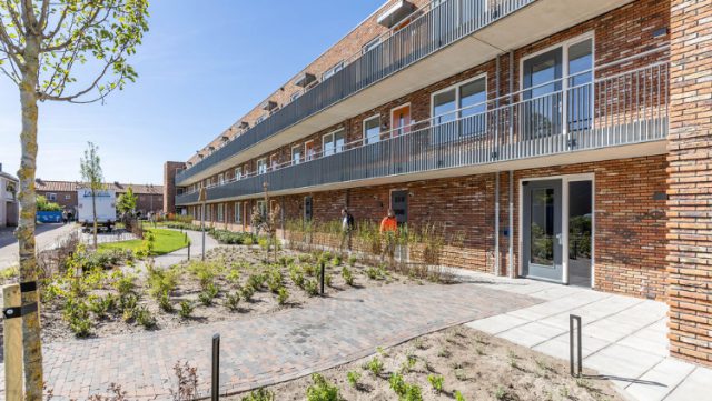 Foto: VanWijnen-Stijn Visuals - Eerste bewoners Plesmanstraat krijgen sleutel in Soesterberg