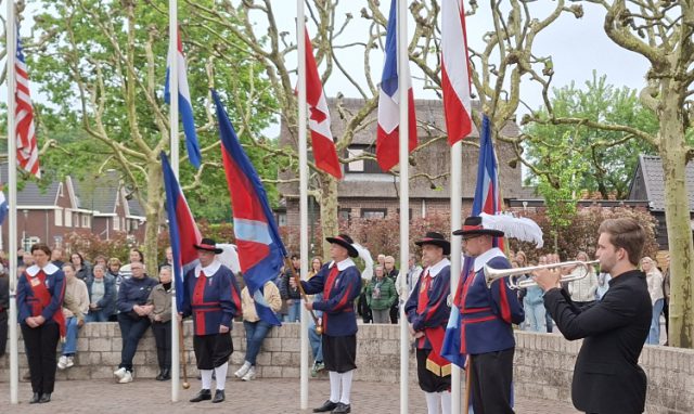 Herdenking 4 mei trekt grote belangstelling in Soesterberg