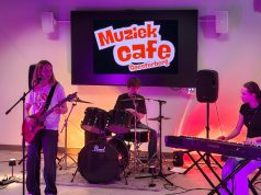 Jongeren zetten muziekcafé op zijn kop in Soesterberg Jongeren zetten muziekcafé op zijn kop in Soesterberg