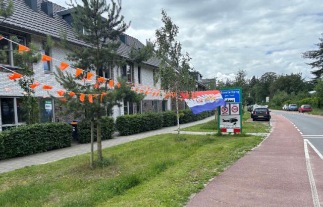 Foto: Johan Pel - Het kleurt voorzichtig oranje in Soesterberg Foto: Johan Pel - Het kleurt voorzichtig oranje in Soesterberg