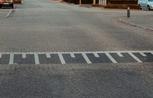 Bewoners slaan alarm over verkeersveiligheid Soesterberg Verkeersdrempels veel te laag in Soesterberg.